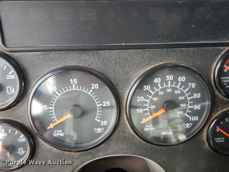 image for item DJ6534 2015 Western Star 4900A  semi truck