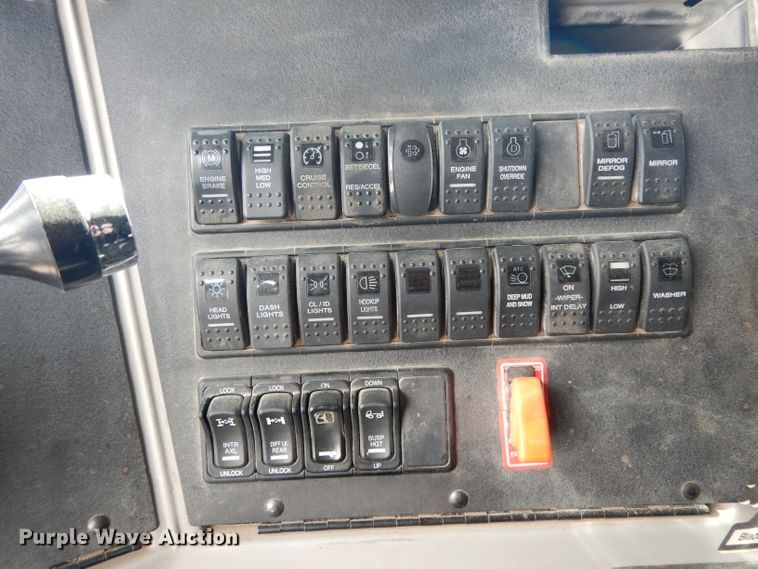 image for item DJ6534 2015 Western Star 4900A  semi truck