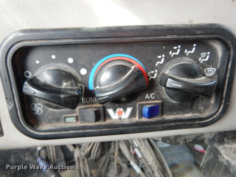 image for item DJ6534 2015 Western Star 4900A  semi truck