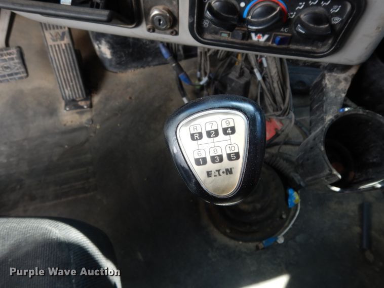 image for item DJ6534 2015 Western Star 4900A  semi truck