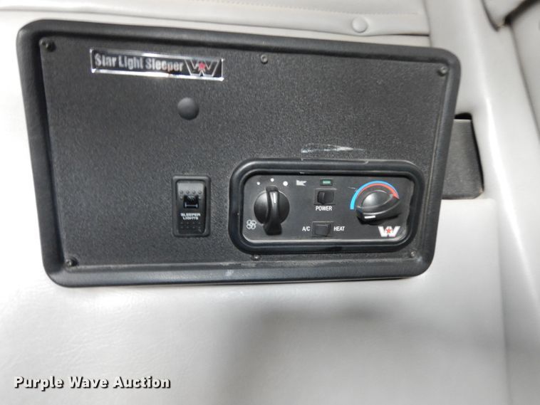 image for item DJ6534 2015 Western Star 4900A  semi truck