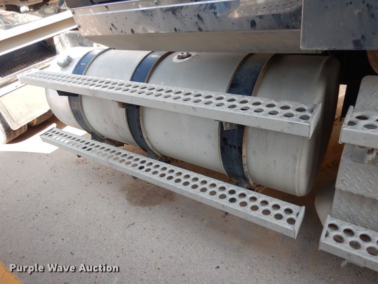 image for item DJ6534 2015 Western Star 4900A  semi truck