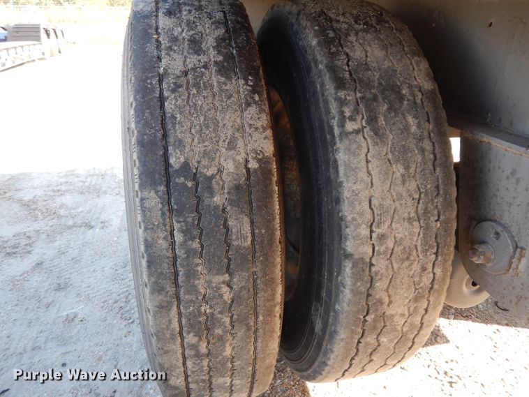 image for item DJ6599 2006 Reinke flatbed trailer