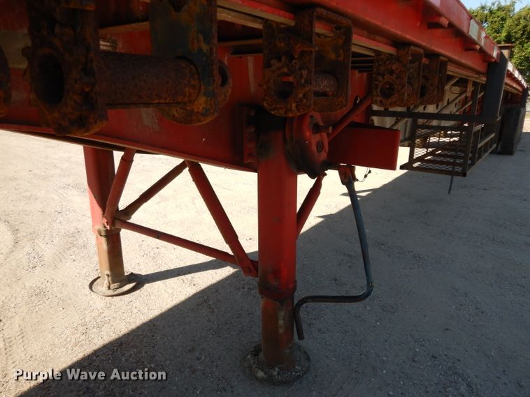 image for item DJ6600 2004 Transcraft flatbed trailer