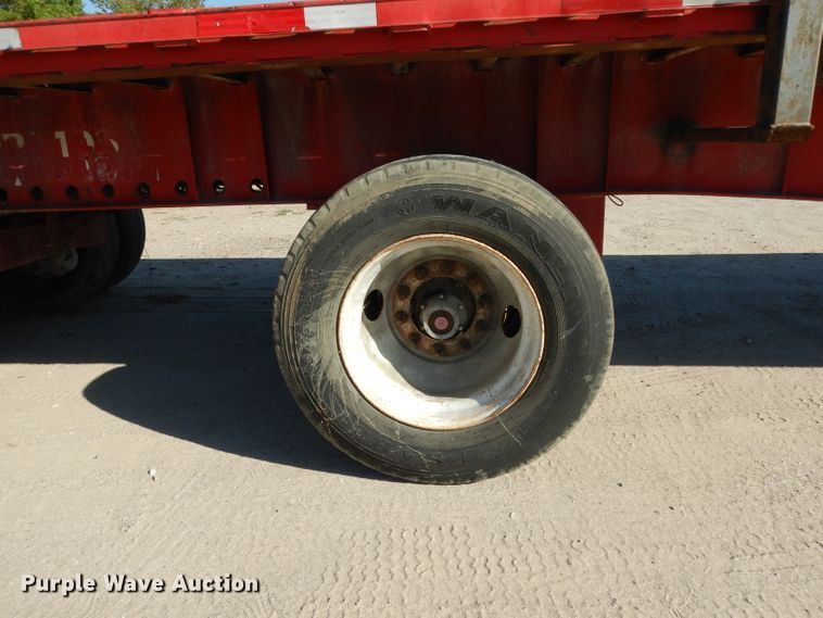 image for item DJ6600 2004 Transcraft flatbed trailer
