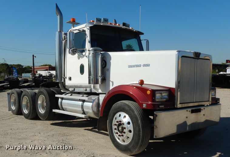 image for item DJ6601 1998 Western Star 4900  semi truck