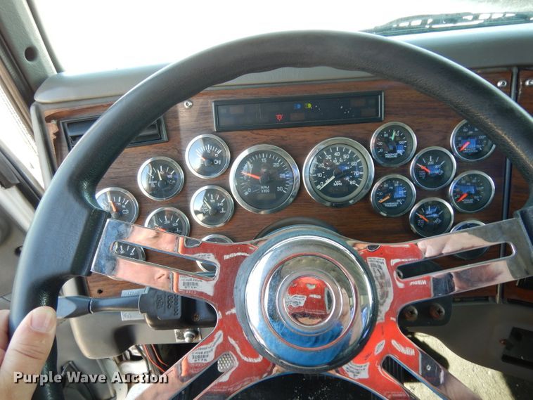 image for item DJ6601 1998 Western Star 4900  semi truck