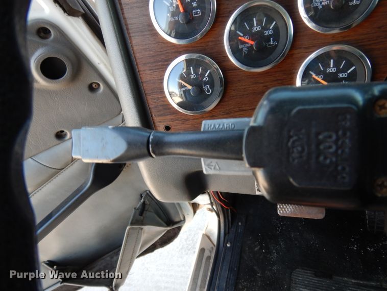 image for item DJ6601 1998 Western Star 4900  semi truck