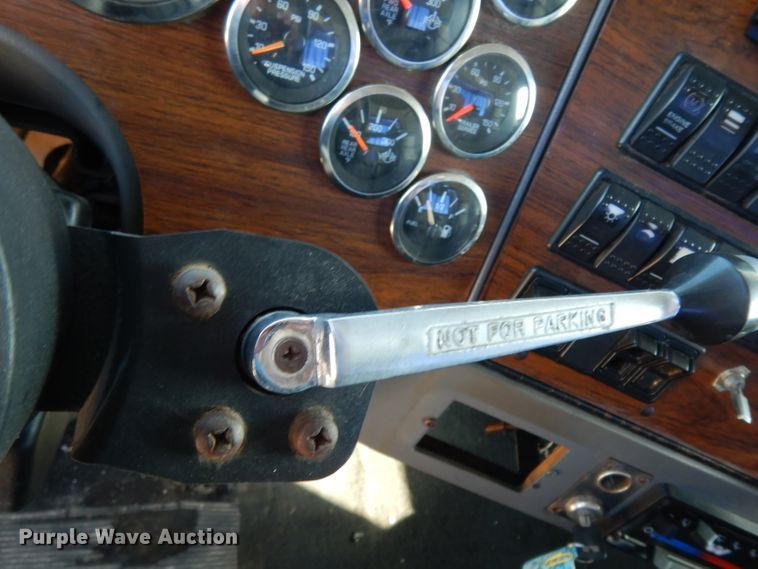 image for item DJ6601 1998 Western Star 4900  semi truck