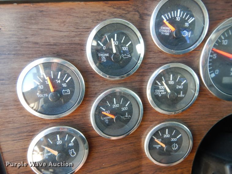 image for item DJ6601 1998 Western Star 4900  semi truck