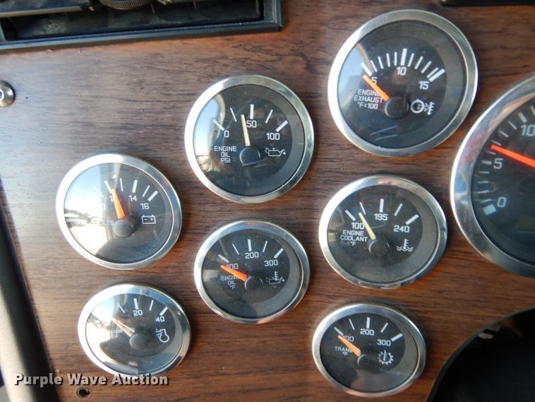 image for item DJ6601 1998 Western Star 4900  semi truck