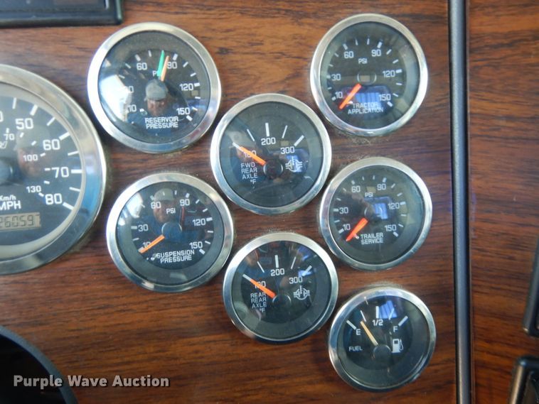 image for item DJ6601 1998 Western Star 4900  semi truck