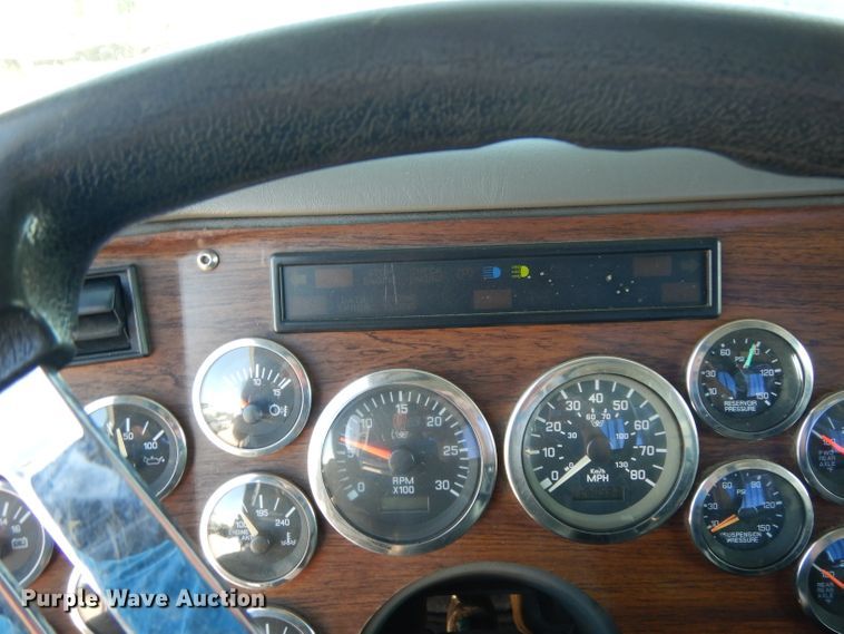 image for item DJ6601 1998 Western Star 4900  semi truck