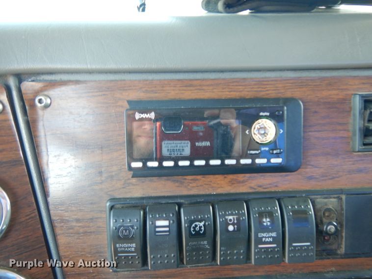 image for item DJ6601 1998 Western Star 4900  semi truck