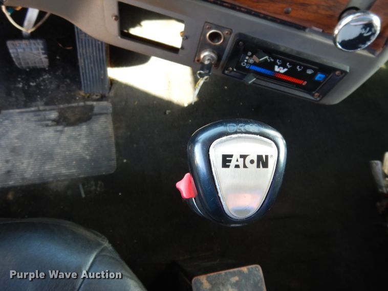 image for item DJ6601 1998 Western Star 4900  semi truck