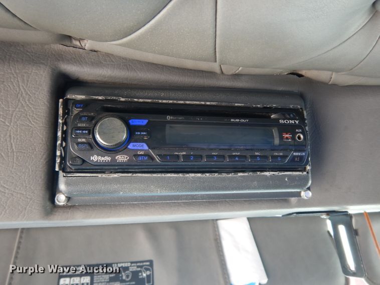 image for item DJ6601 1998 Western Star 4900  semi truck