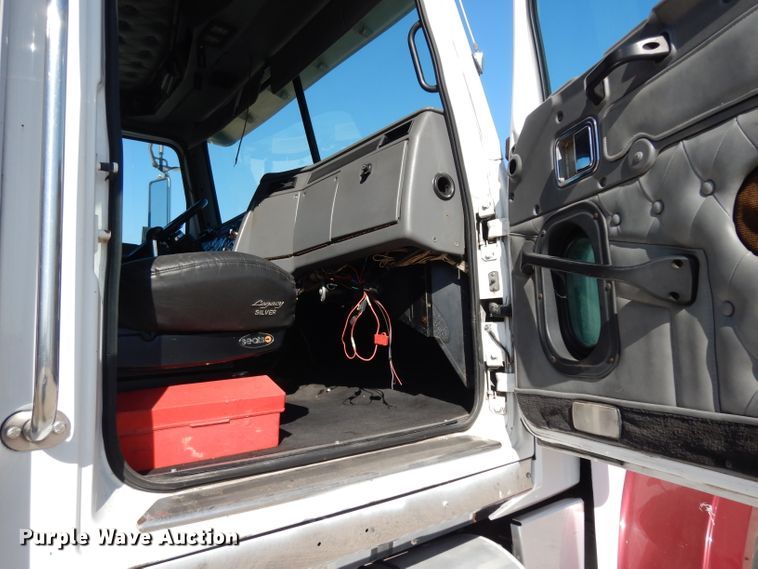 image for item DJ6601 1998 Western Star 4900  semi truck