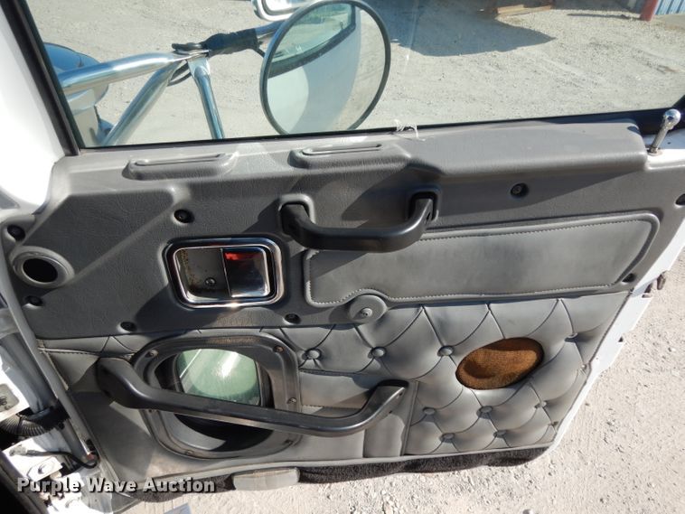 image for item DJ6601 1998 Western Star 4900  semi truck