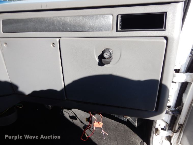 image for item DJ6601 1998 Western Star 4900  semi truck