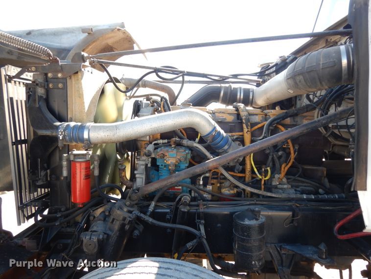 image for item DJ6601 1998 Western Star 4900  semi truck