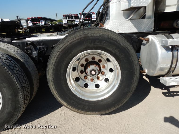 image for item DJ6601 1998 Western Star 4900  semi truck