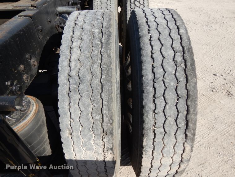 image for item DJ6601 1998 Western Star 4900  semi truck