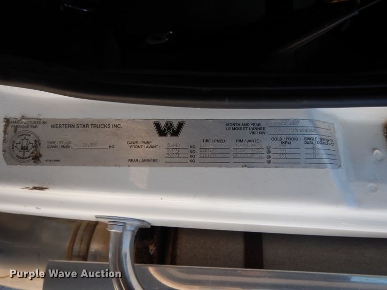 image for item DJ6601 1998 Western Star 4900  semi truck