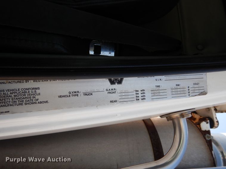 image for item DJ6601 1998 Western Star 4900  semi truck