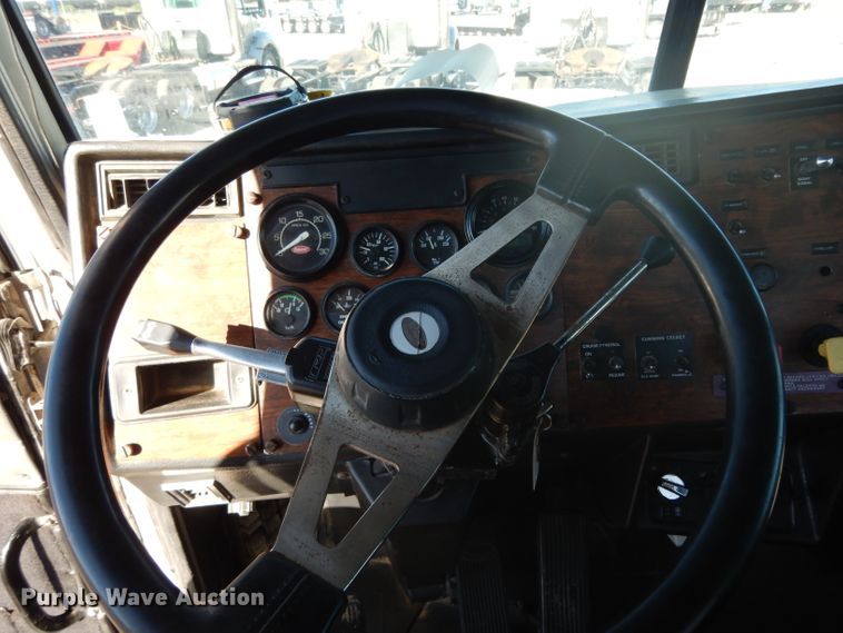 image for item DJ6603 1998 Peterbilt 379  semi truck