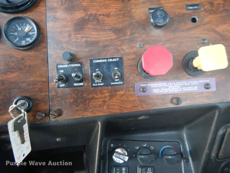 image for item DJ6603 1998 Peterbilt 379  semi truck