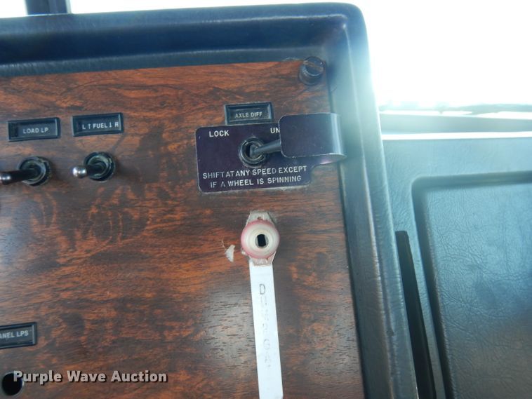 image for item DJ6603 1998 Peterbilt 379  semi truck