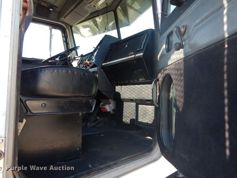 image for item DJ6603 1998 Peterbilt 379  semi truck