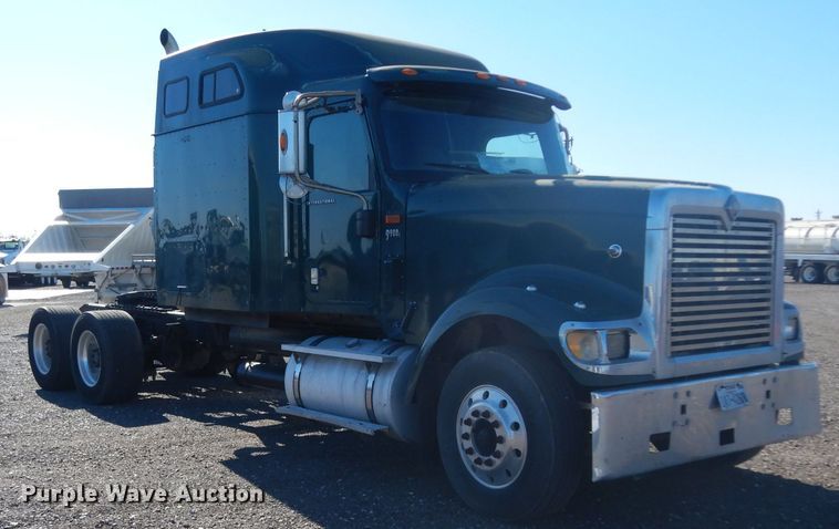 image for item DJ6604 2004 International 9900i  semi truck