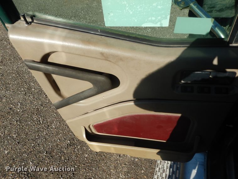 image for item DJ6604 2004 International 9900i  semi truck