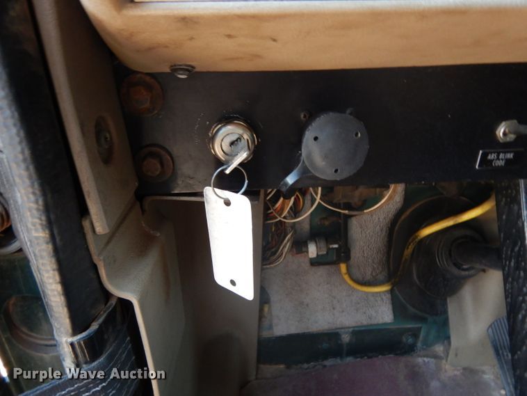 image for item DJ6604 2004 International 9900i  semi truck