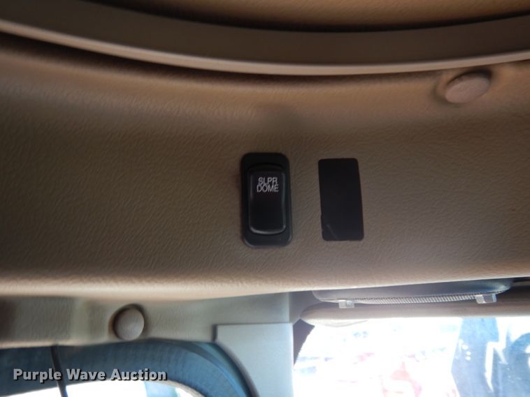 image for item DJ6604 2004 International 9900i  semi truck