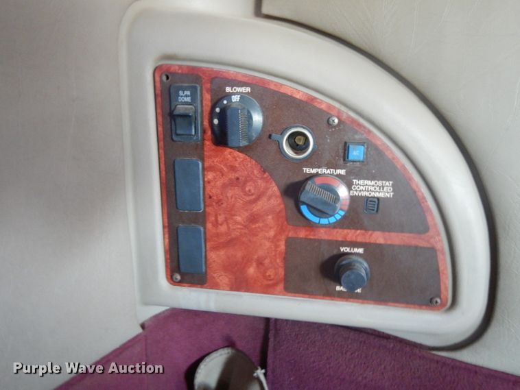 image for item DJ6604 2004 International 9900i  semi truck