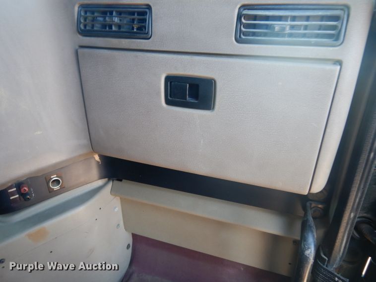 image for item DJ6604 2004 International 9900i  semi truck