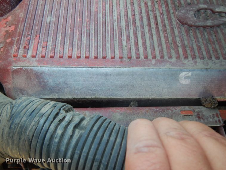 image for item DJ6604 2004 International 9900i  semi truck