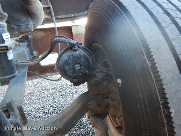 image for item DJ6604 2004 International 9900i  semi truck