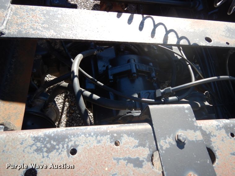 image for item DJ6604 2004 International 9900i  semi truck