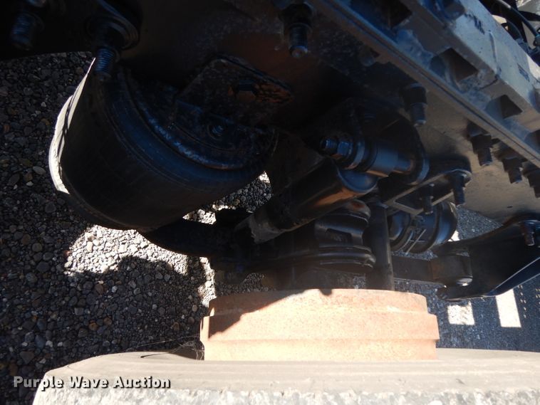 image for item DJ6604 2004 International 9900i  semi truck