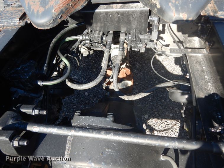 image for item DJ6604 2004 International 9900i  semi truck