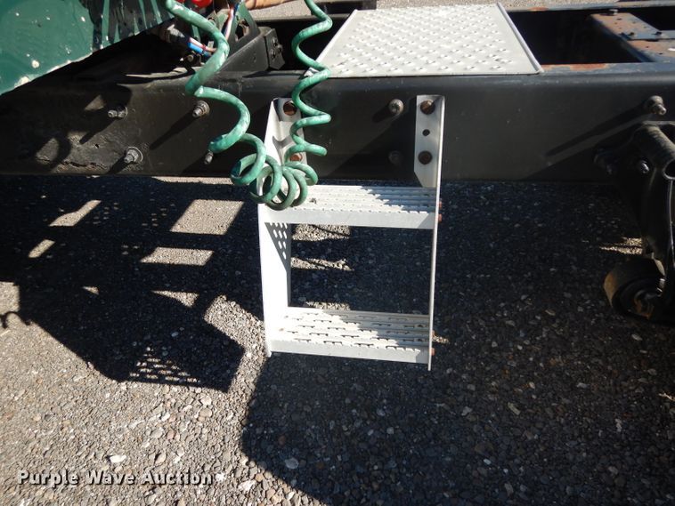 image for item DJ6604 2004 International 9900i  semi truck