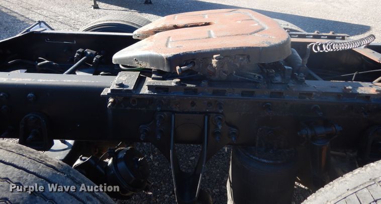 image for item DJ6604 2004 International 9900i  semi truck