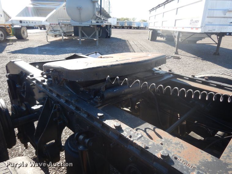 image for item DJ6604 2004 International 9900i  semi truck