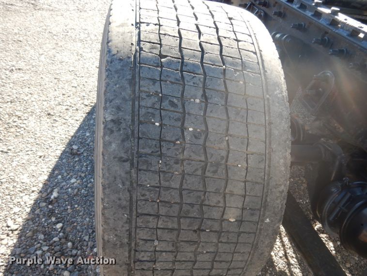 image for item DJ6604 2004 International 9900i  semi truck