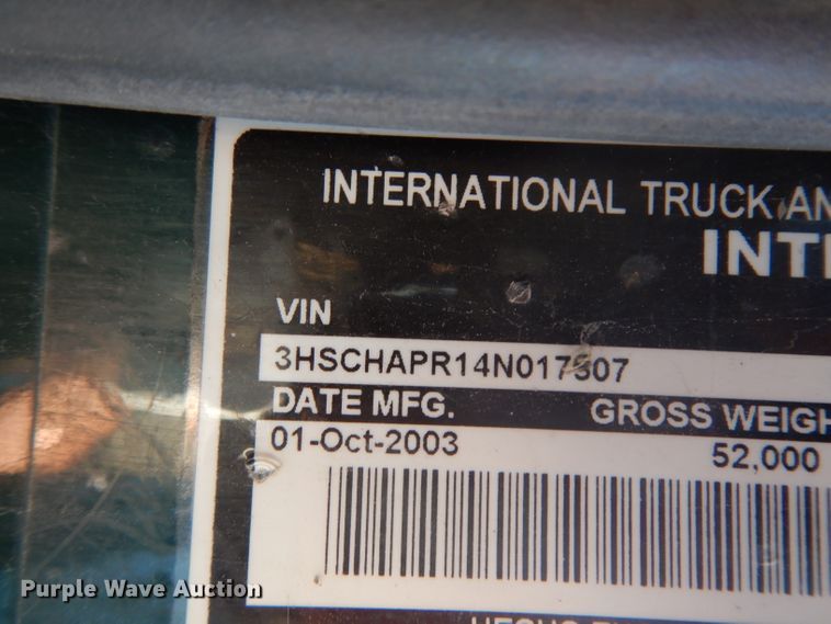 image for item DJ6604 2004 International 9900i  semi truck
