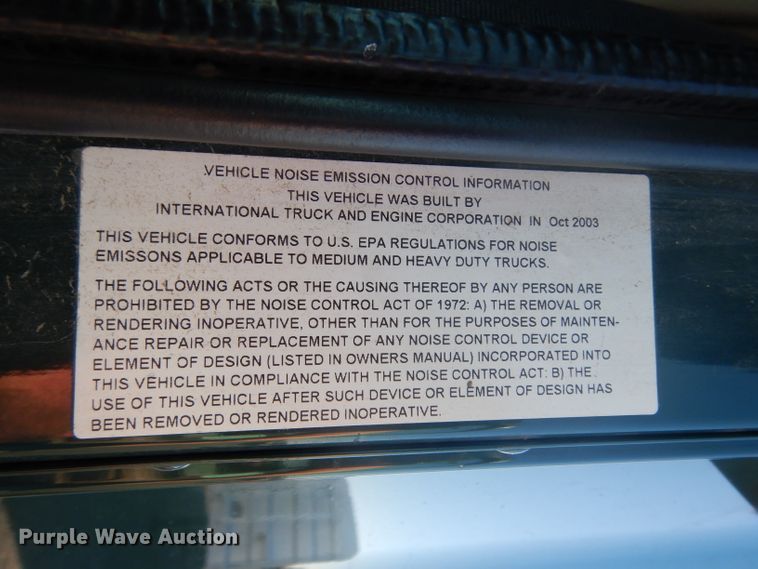 image for item DJ6604 2004 International 9900i  semi truck