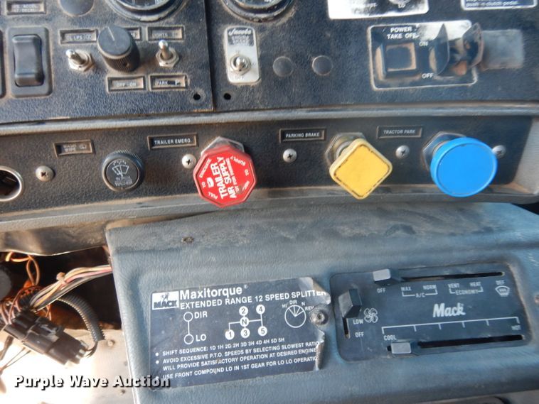 image for item DJ6605 1998 Mack RD688S  dump truck